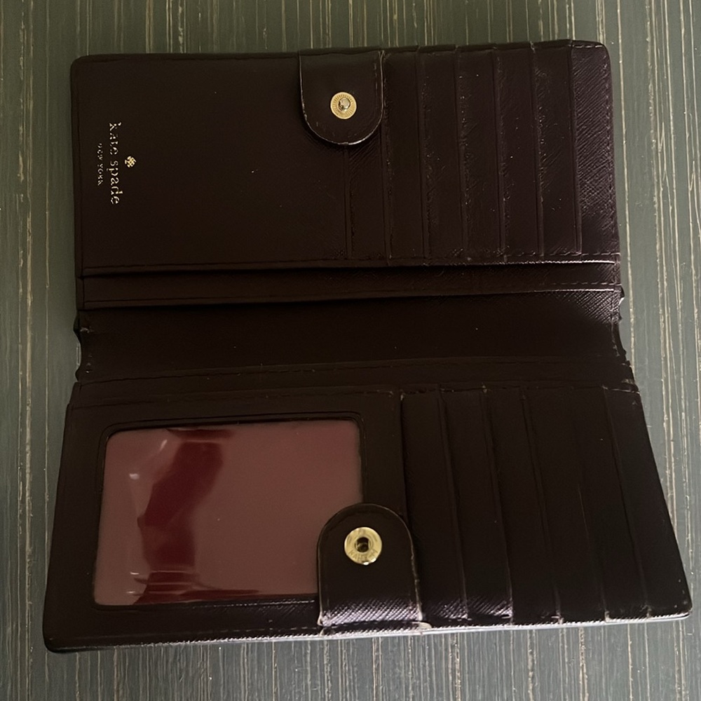 Kate Spade Wallet. - Picture 5 of 7